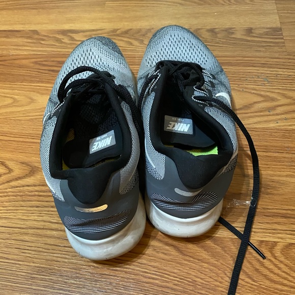 Nike - Picture 4 of 4